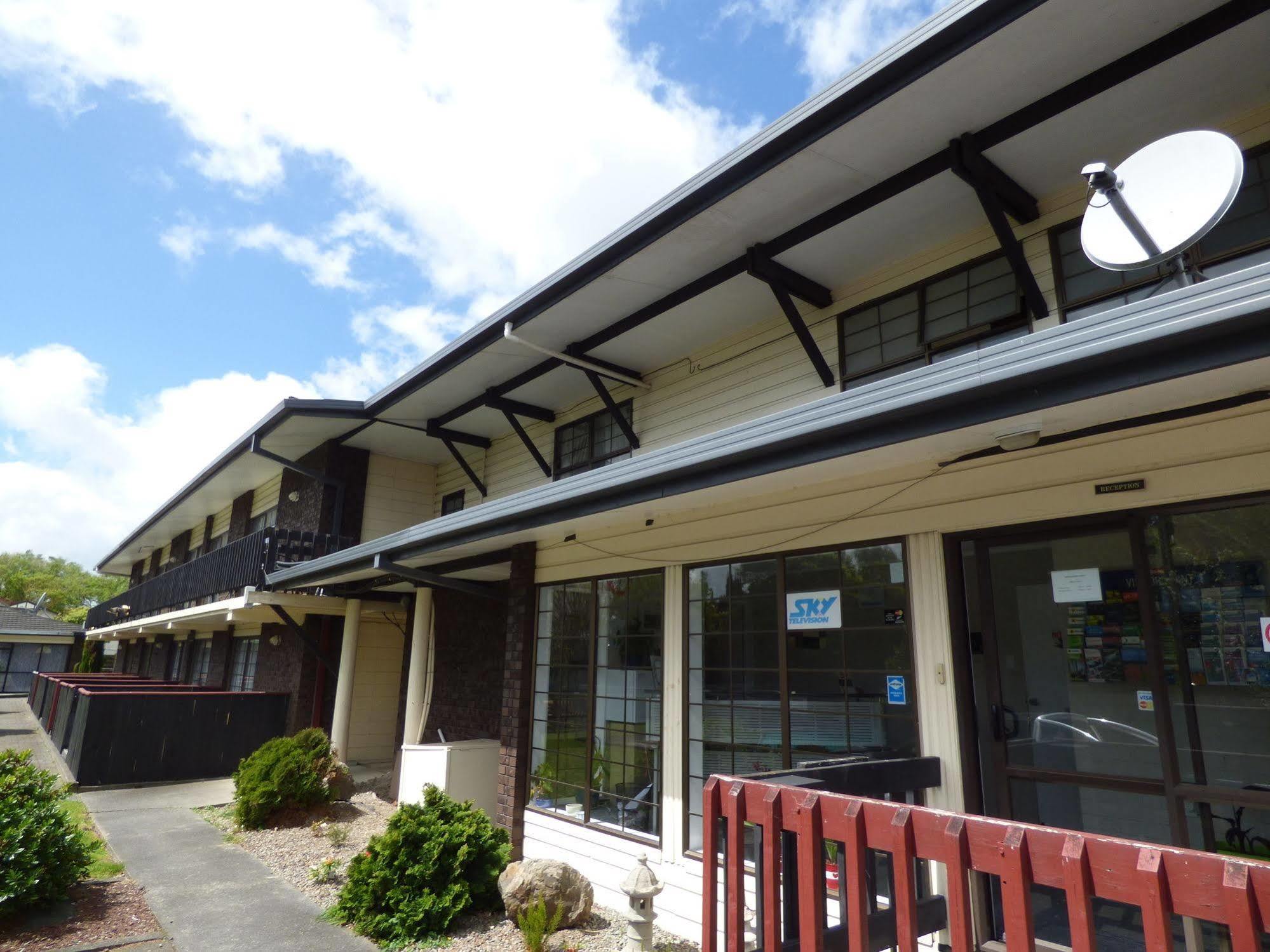 Ambassador Motel 3*